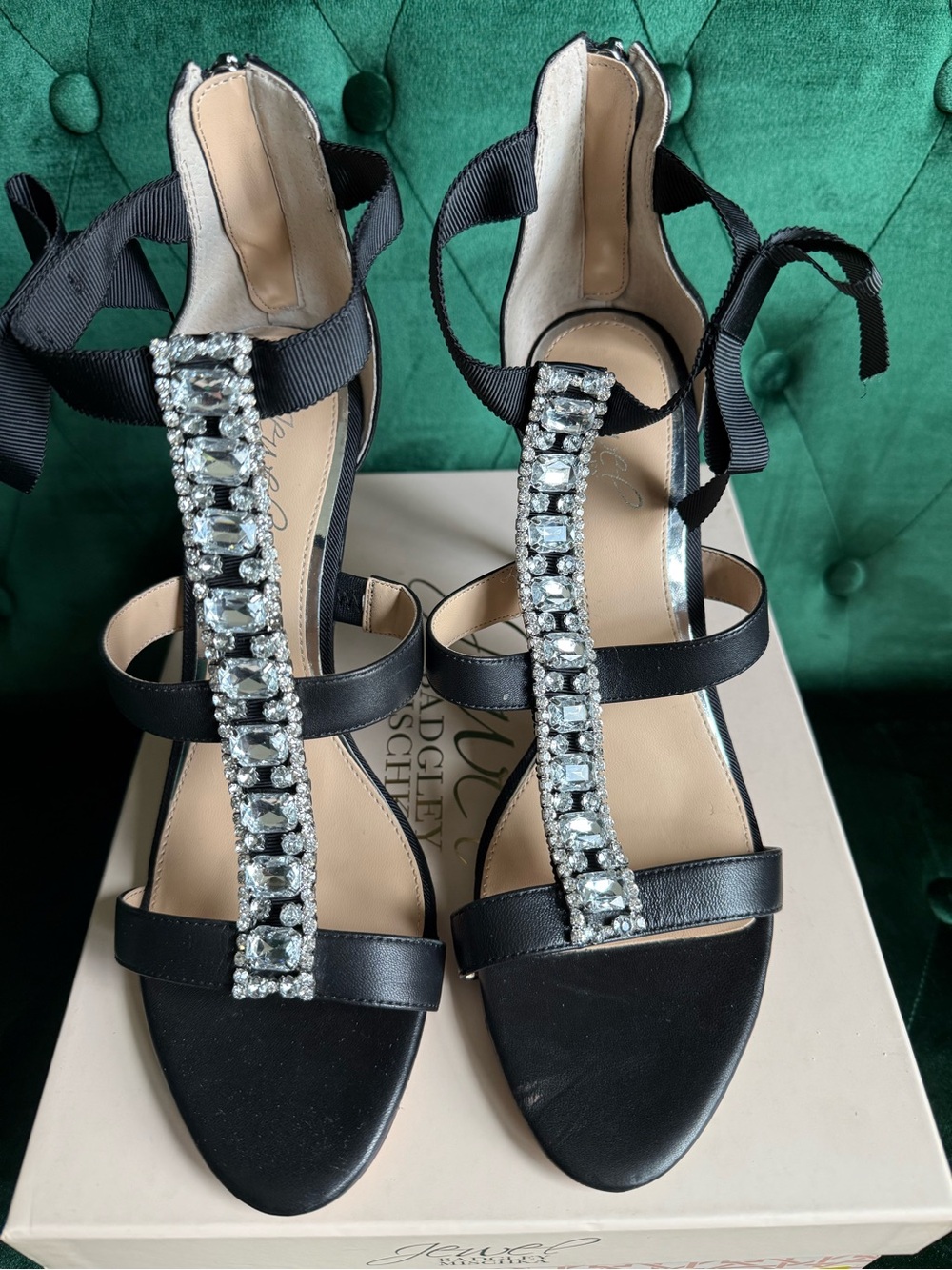 Badgley Mischka Henderson Crystal T-Strap Heels Black Leather Size 9.5 NIB